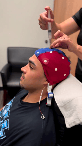 Vital Brain Health client during a neurofeedback session